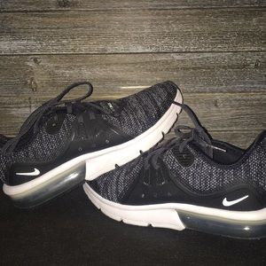 Never worn nike air max gym shoes